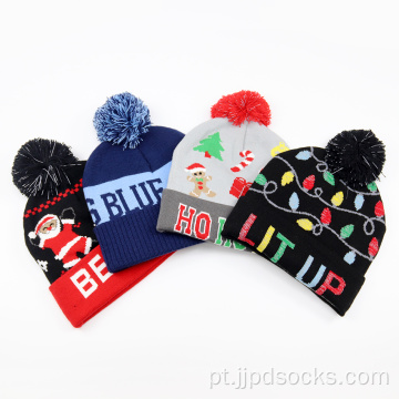 Lindo chapéu de inverno para crianças e adultos